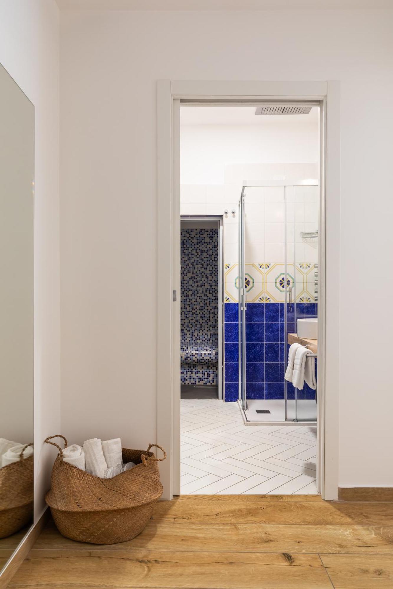 Yourhome - Lidia &