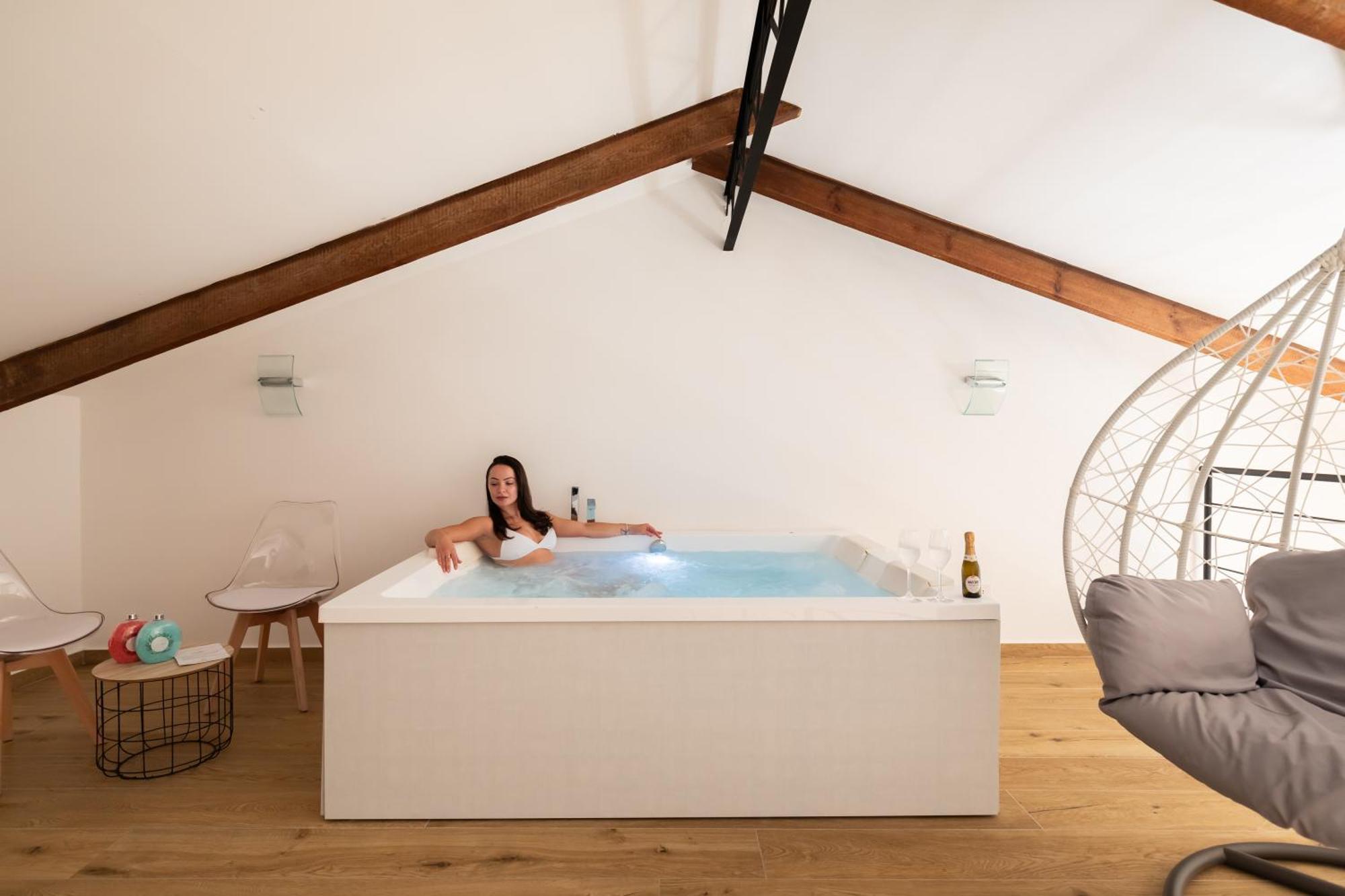 Yourhome - Lidia &